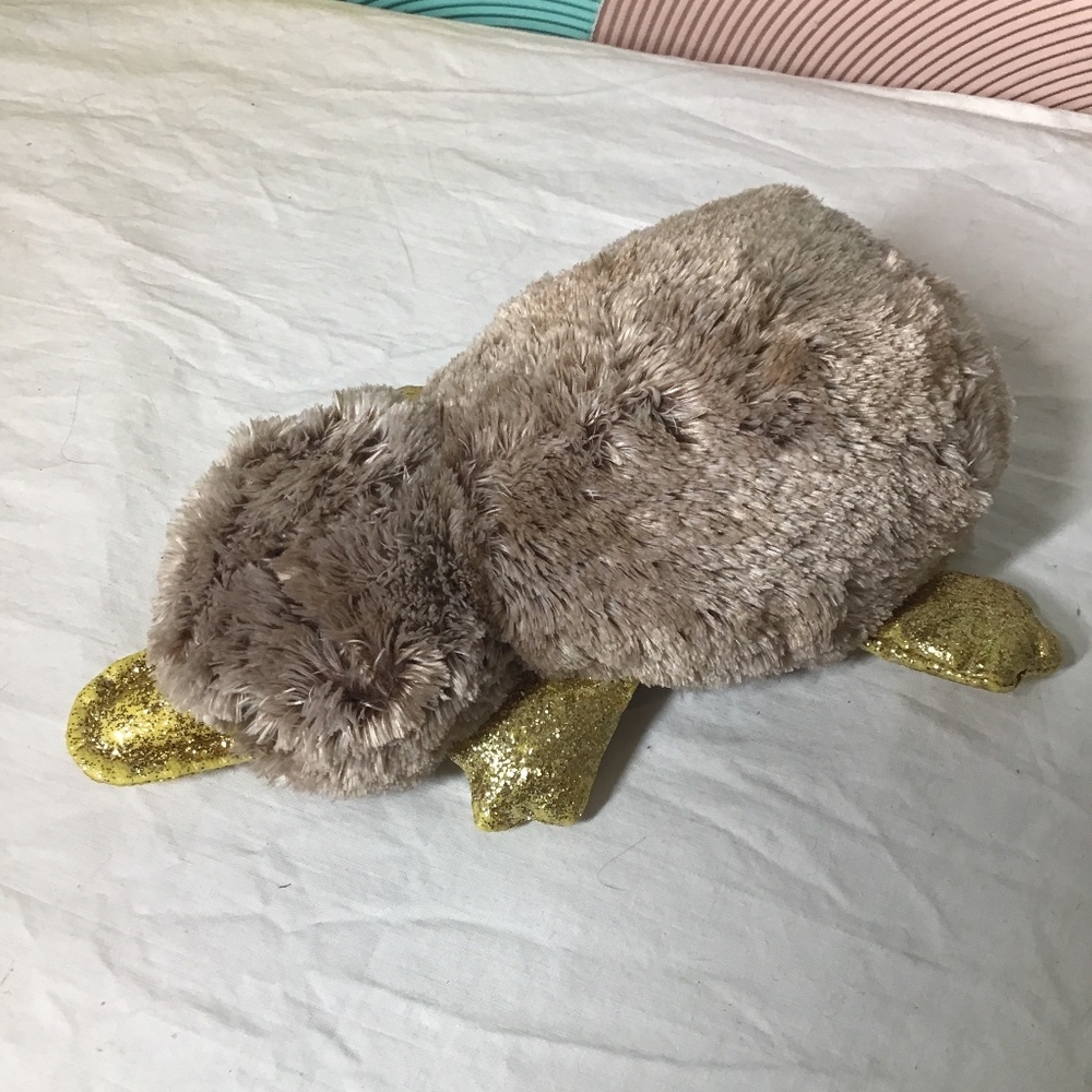 Collectible, beanie baby Adorable platypus with gold sparkle feet in bill
